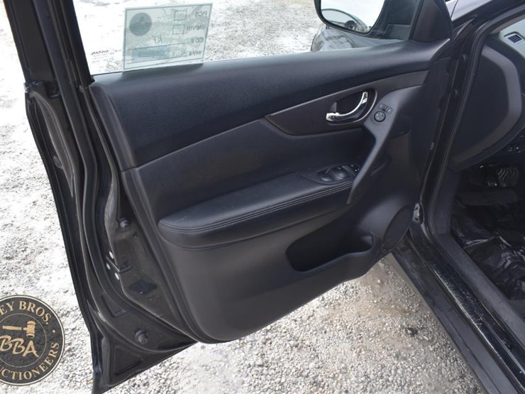 2015-nissan-rogue-image-16