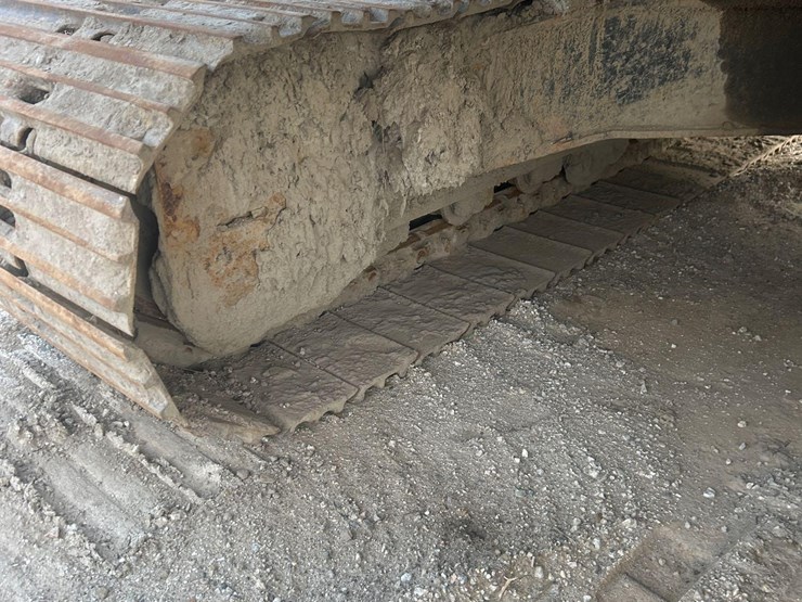 deere-240d-lc-image-31