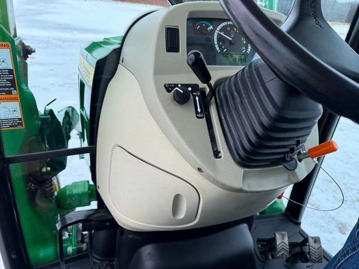 john-deere-3033r-image-57