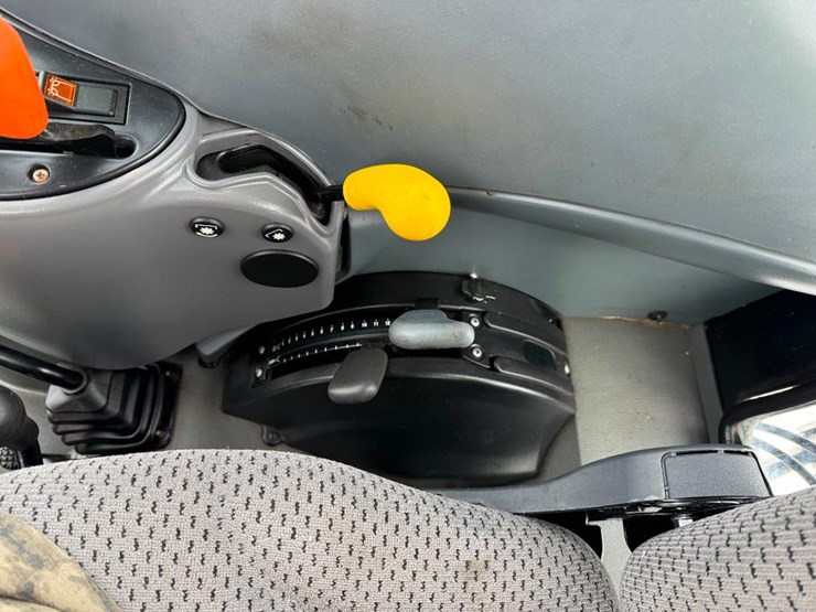 new-holland-tn75d-image-58