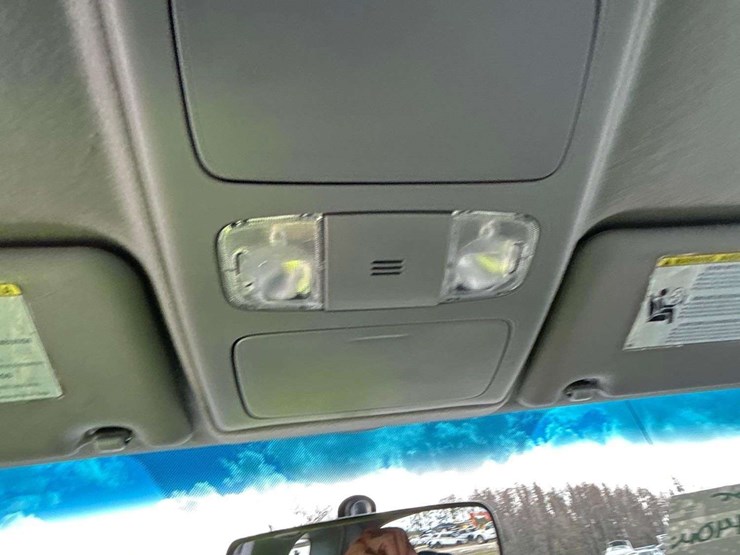 2015-toyota-tacoma-image-17