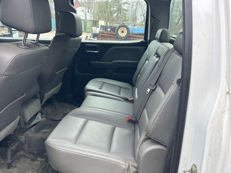 2016-chevrolet-3500hd-image-12