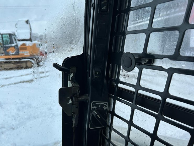 2021-bobcat-t770-image-27