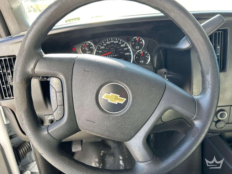 2017-chevrolet-express-3500-image-14