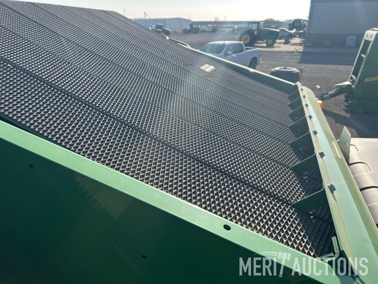 john-deere-561m-image-43