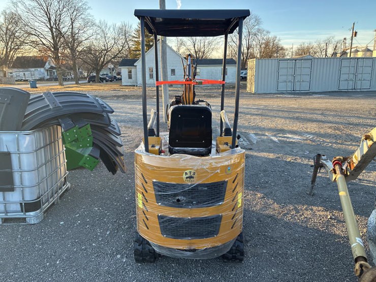 #115382-•-rt-15r-mini-excavator-image-15