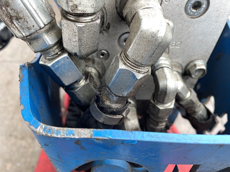 #164-•-cmp-hg-82-mini-excavator-rotating-clam-image-16