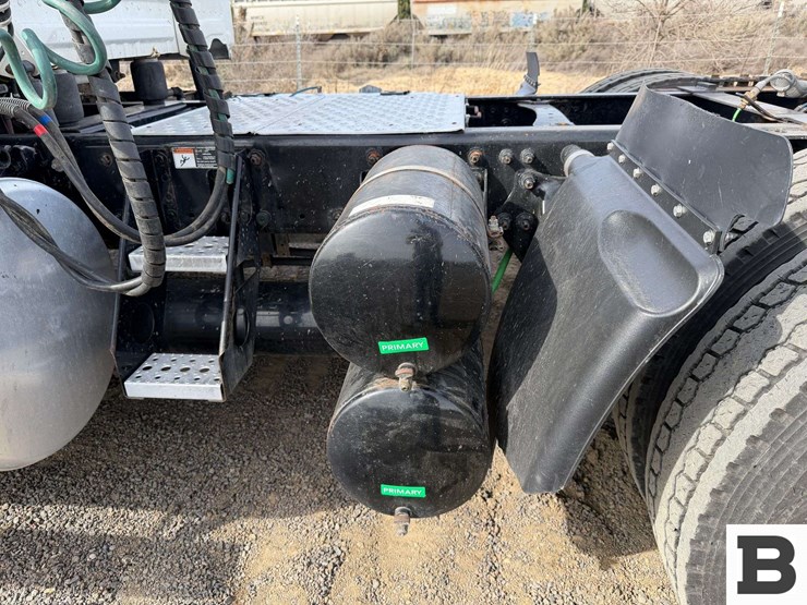 2017-freightliner-cascadia-125-image-15