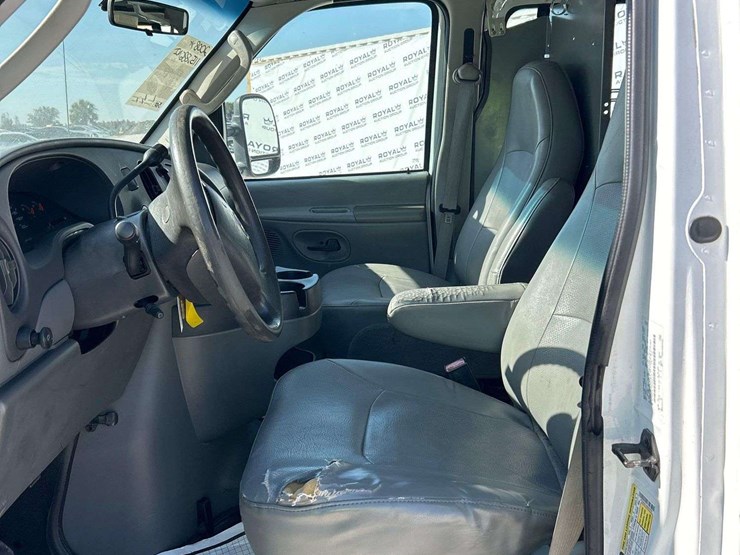 2008-ford-cargo-image-12