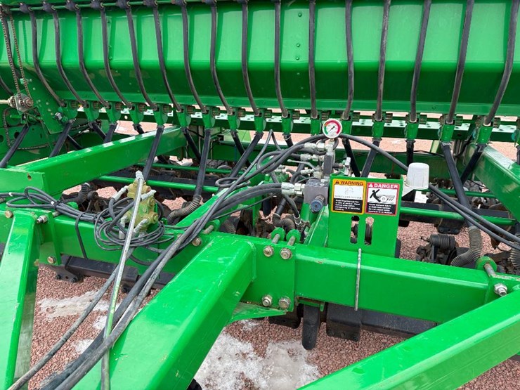 2010-john-deere-1590-image-23