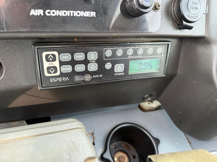 takeuchi-tb240-image-57