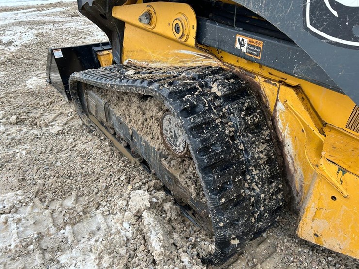 2021-deere-331g-image-16