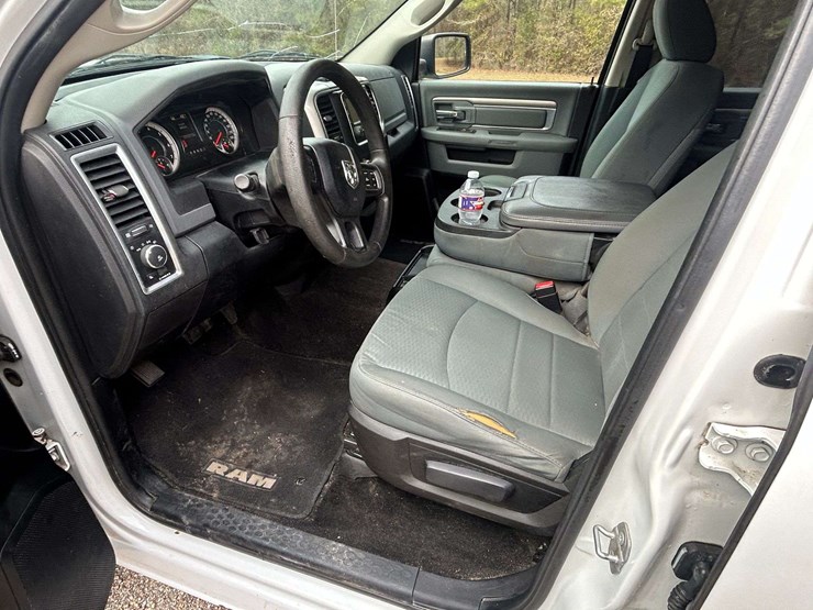 2016-ram-1500-slt-image-30