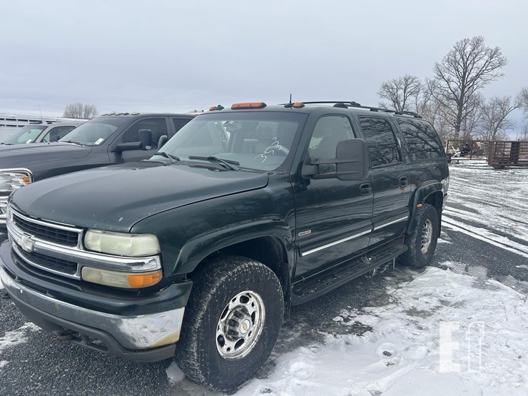 2003-chevrolet-suburban-2500-image-1