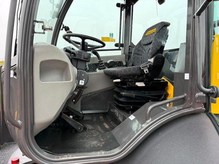 2022-new-holland-w80c-image-44