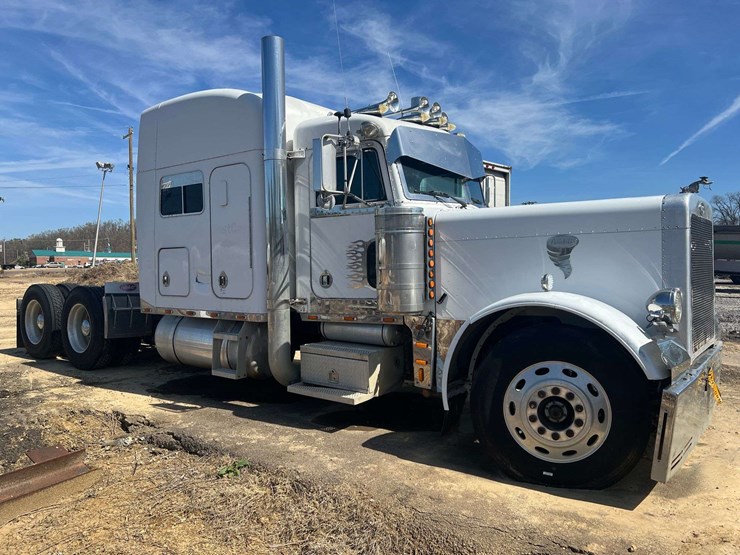2000-peterbilt-379-image-5