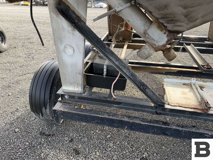 willmar-seed-tender-trailer-image-16