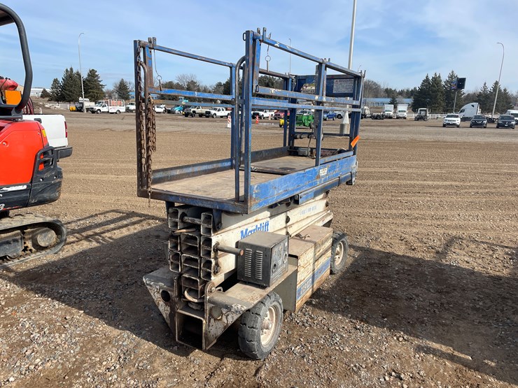 #1017-•-marklift-scissor-lift-image-1