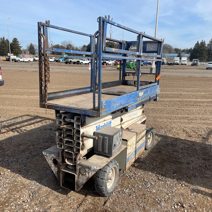 #1017 • Marklift Scissor Lift