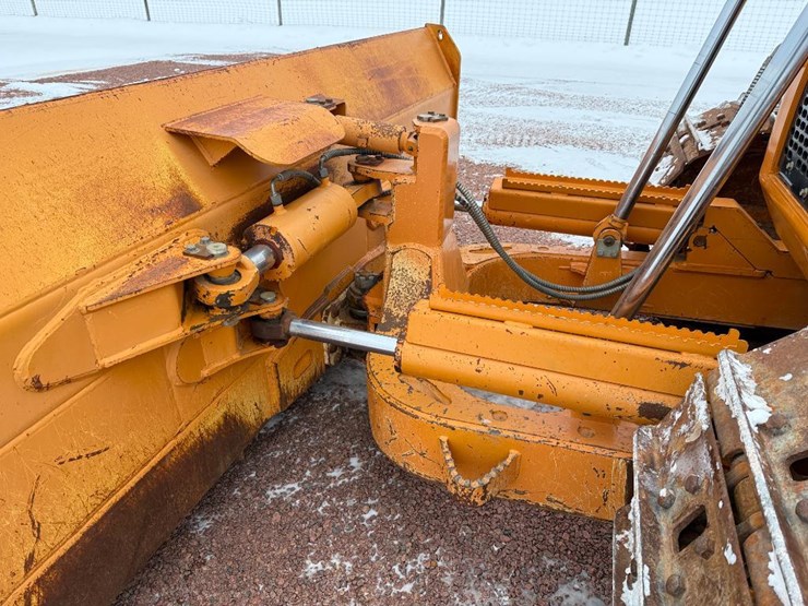 2011-case-1650l-xlt-image-44