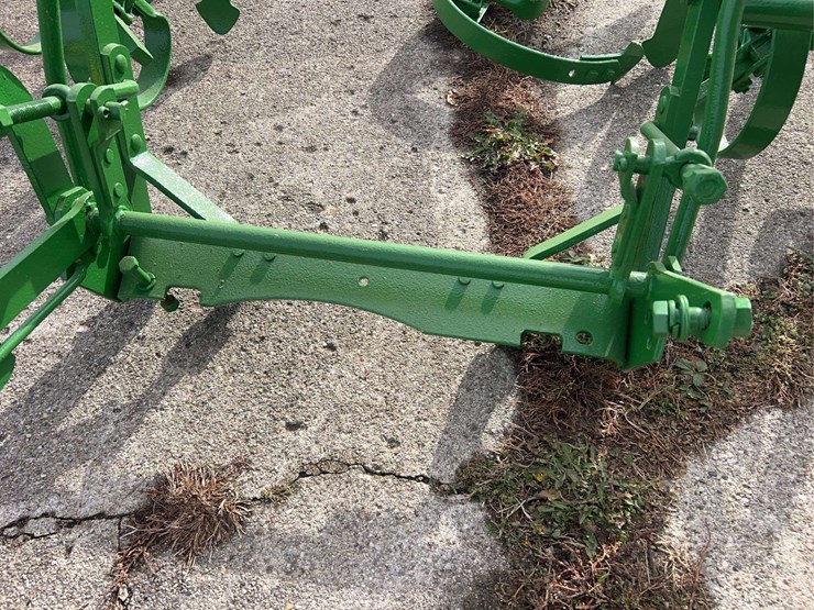 john-deere-one-row-mounted-cultivator-image-6