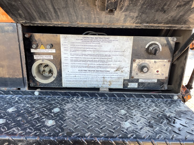 #1465-•-2013-freightliner-asphalt-truck-(has-mn-title)-image-26