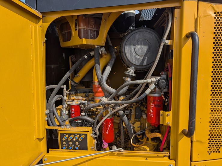 caterpillar-120m-image-6