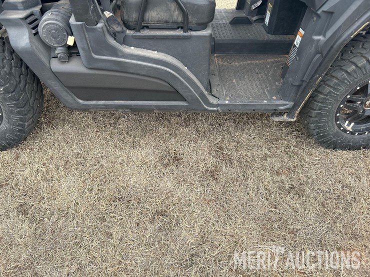 2021-john-deere-gator-image-31