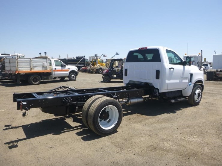 2023-chevrolet-silverado-5500hd-image-3