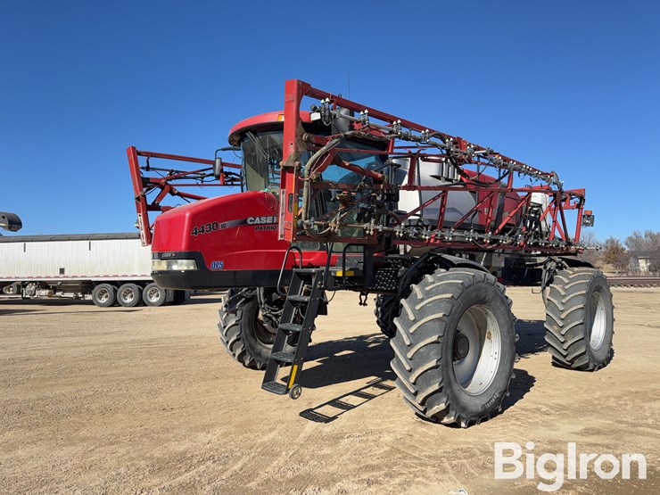 2012-case-ih-patriot-4430-image-1