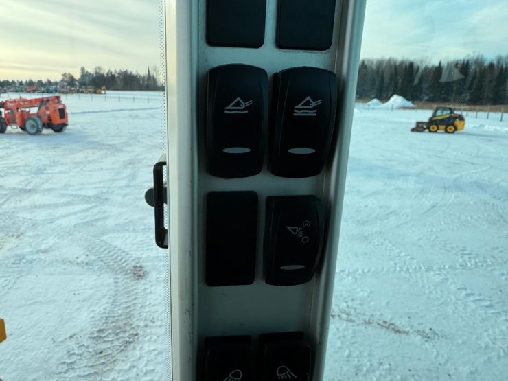 2015-volvo-l90g-image-74