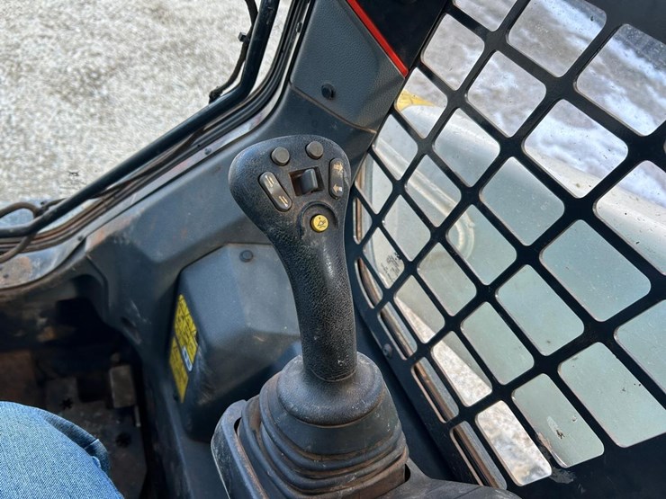 2023-bobcat-t76-image-24