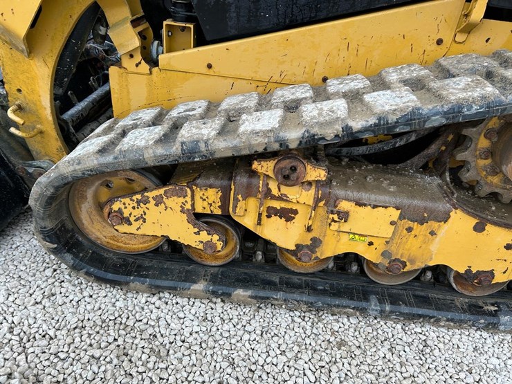 2015-caterpillar-259d-image-18