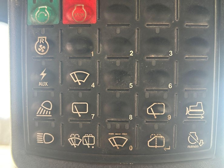 2015-deere-650k-lgp-image-9