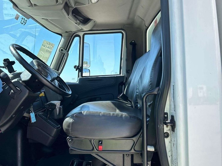 2018-international-durastar-4300-image-12