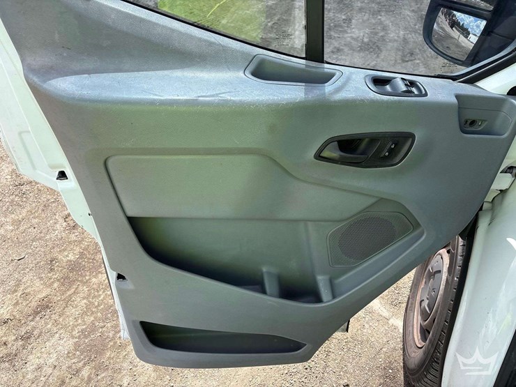 2015-ford-transit-image-13