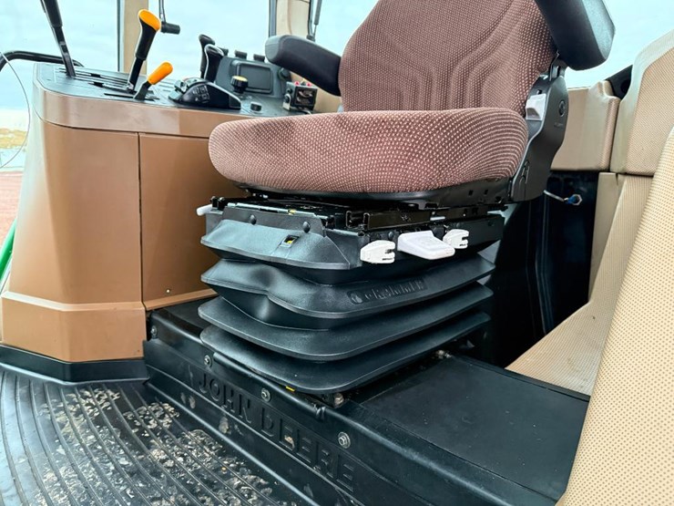 john-deere-6400-image-42