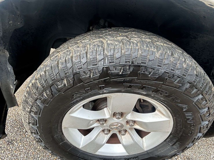 2016-ram-1500-slt-image-25