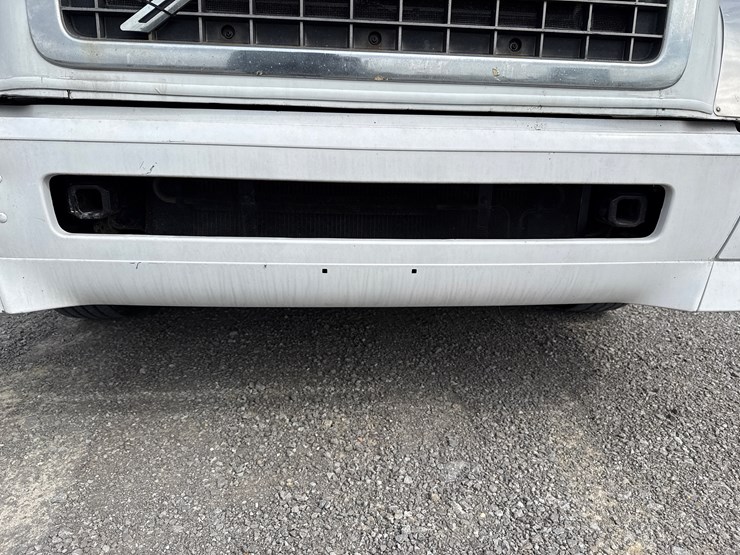 #30939-•-2012-volvo-vnl-tandem-axle-truck-tractor-image-13