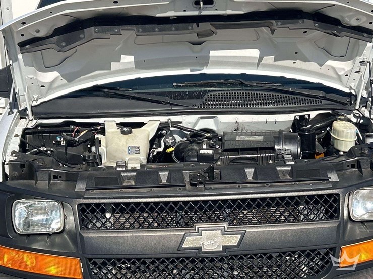 2017-chevrolet-express-3500-image-8