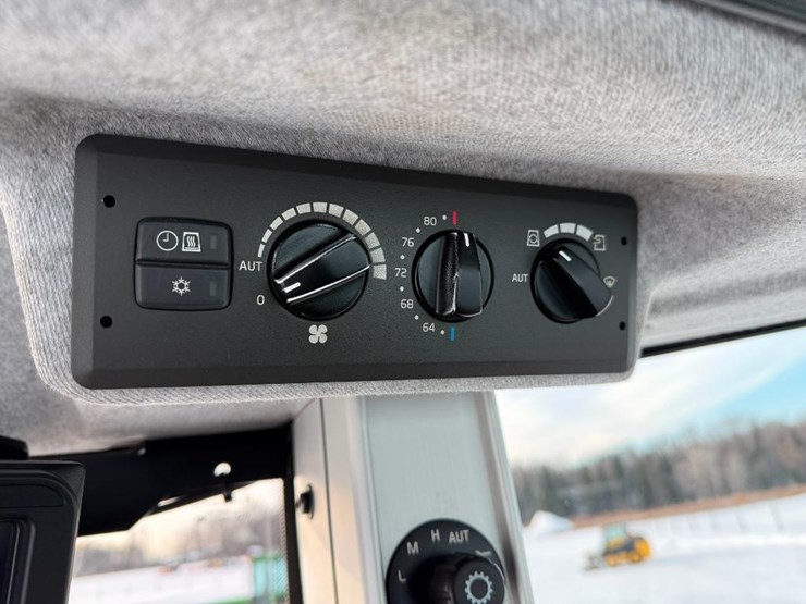 2015-volvo-l90g-image-70