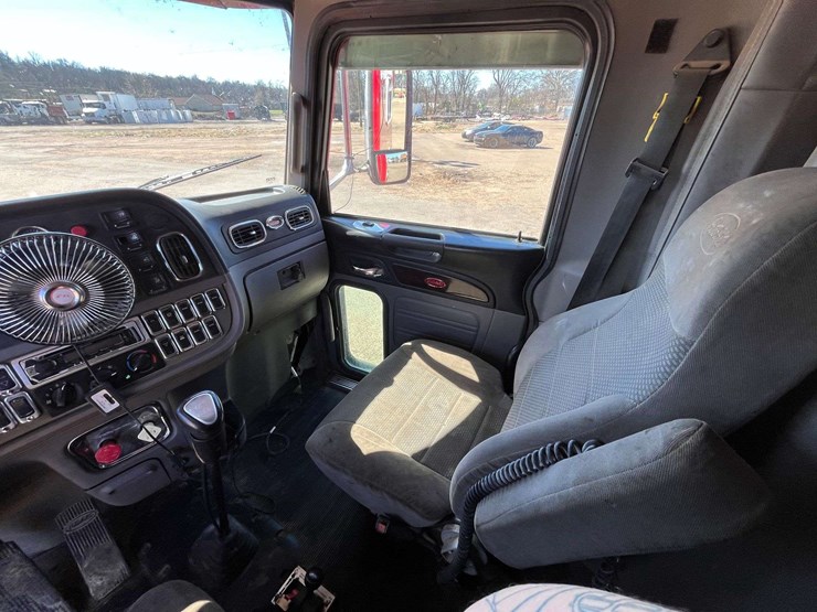 2012-peterbilt-386-image-22