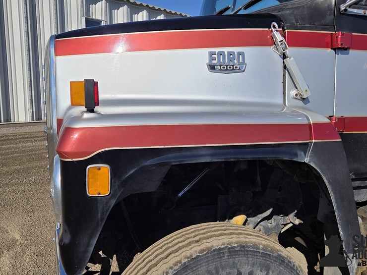 1982-ford-lnt9000-image-9