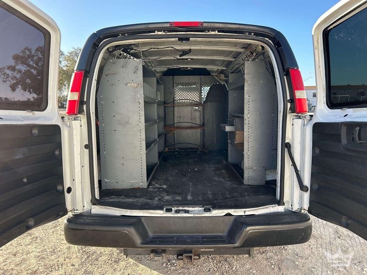 2015-chevrolet-express-2500-image-21