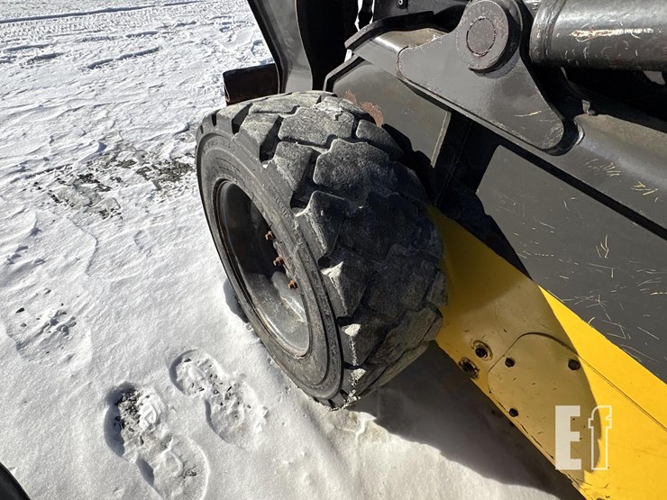 2016-new-holland-l218-image-12