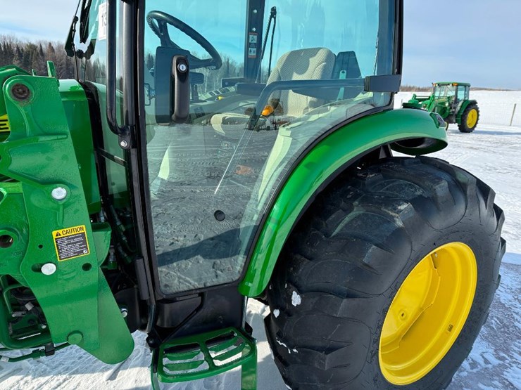 john-deere-4052r-image-12
