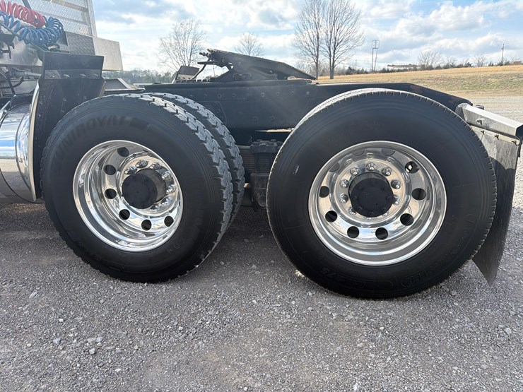 1981-peterbilt-359-image-10