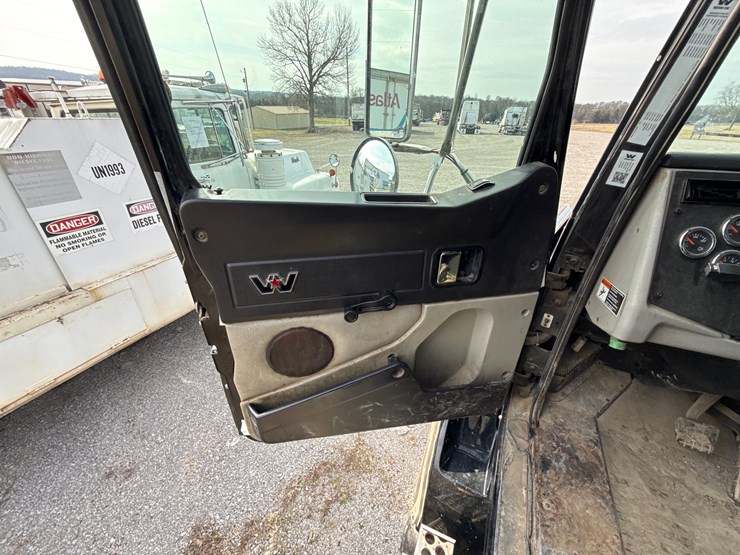 2018-western-star-4700sb-image-27