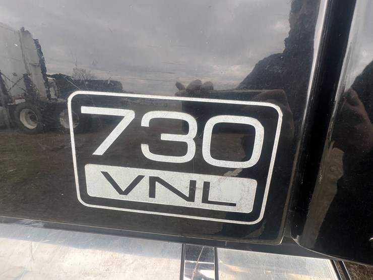 2012-volvo-vn-image-21