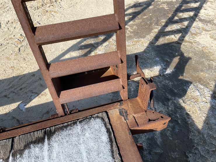 #300-•-2005-towmaster-dual-axle-trailer-(sells-with-no-title)-image-22